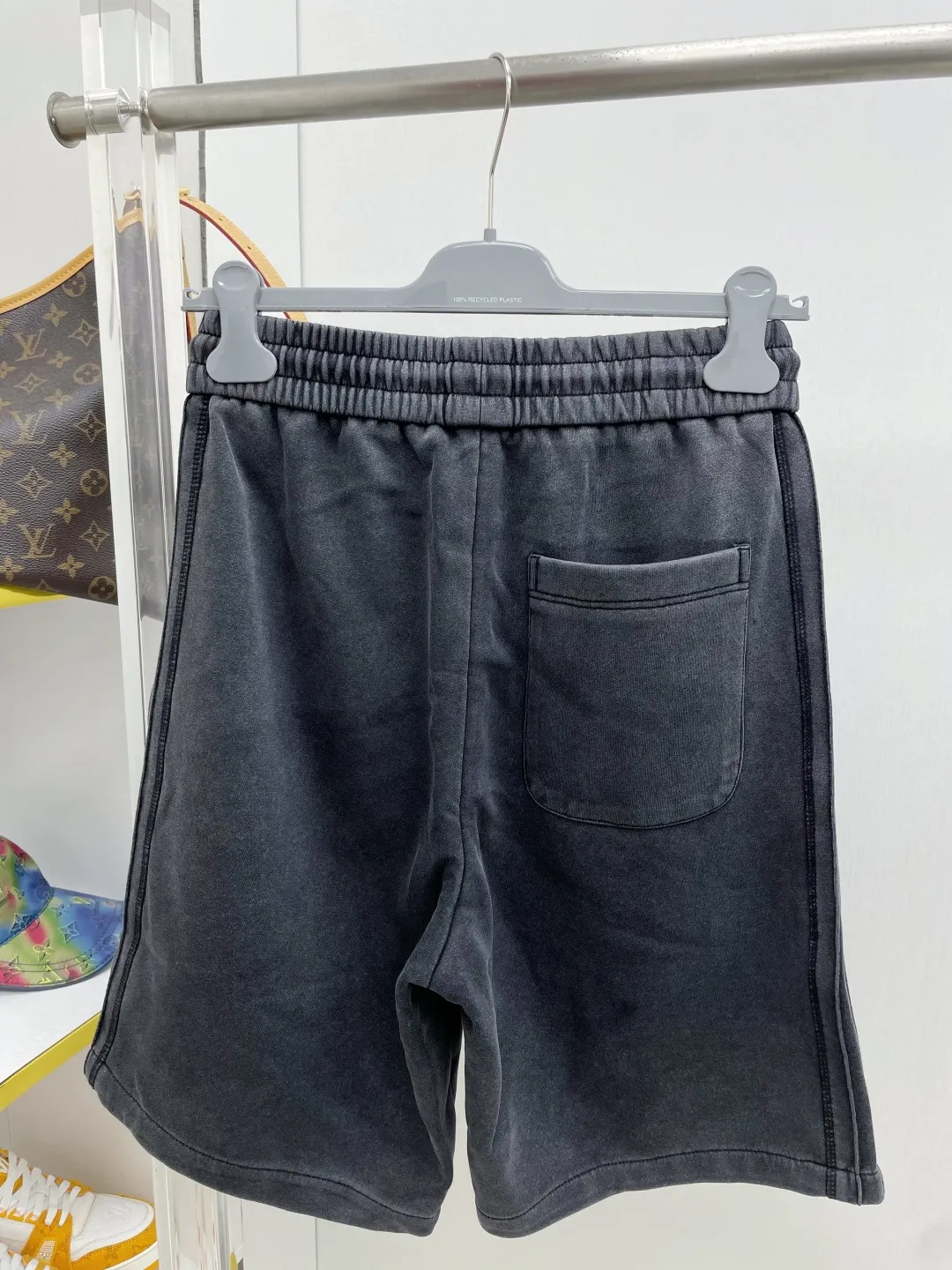 Bal Paris 2026 spring and summer New Arrival small double hoop embroidery 🪡 logo letter brand LOGO casual shorts are on sale simultaneously on the DDD official website. Brand Classic LOGO casual pants, customized fabrics, excellent comfort and strong touch. Highly recognisable, perfect appearance and craftsmanship. Size:M-3XL